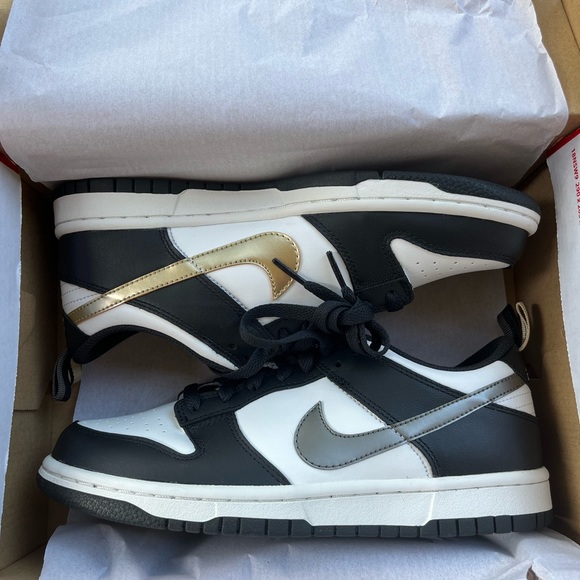 Nike Dunk Low SE “Off Noir Metallic Pewter” - Picture 5 of 8